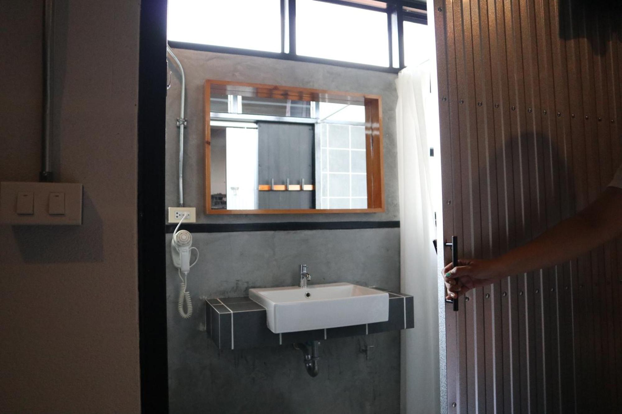 Blu Monkey Hub&hotel Suratthani - Sha Certificate 3*